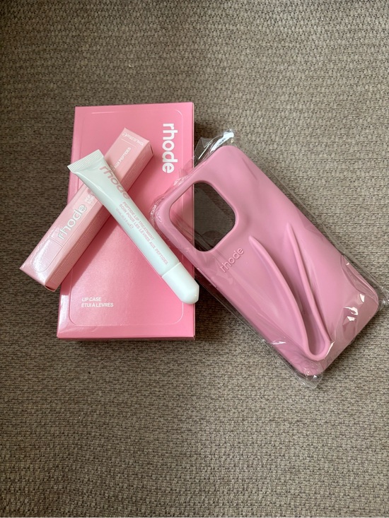 RHODE Other - Rhode Lip Case iPhone 15 Pro
Max Ribbon+Peptide Lip
Treatment Vanilla Cake NEW